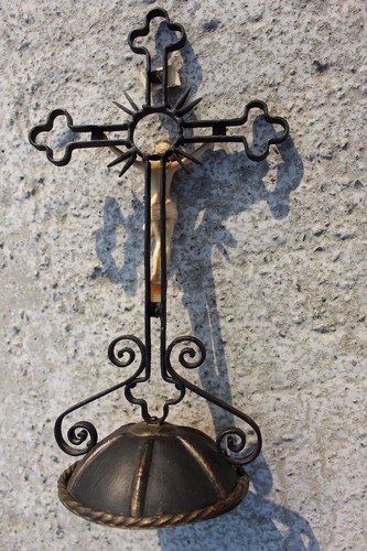 Vintage Wrought Iron Jesus Christ Table Cross Crucifix Memento Mori #456 - Picture 2 of 8