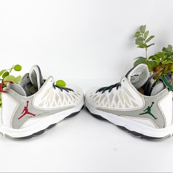 Nike Air Jordan CP3 VI Sneaker Christmas Men's Sneaker Size 8.5 White Red Green