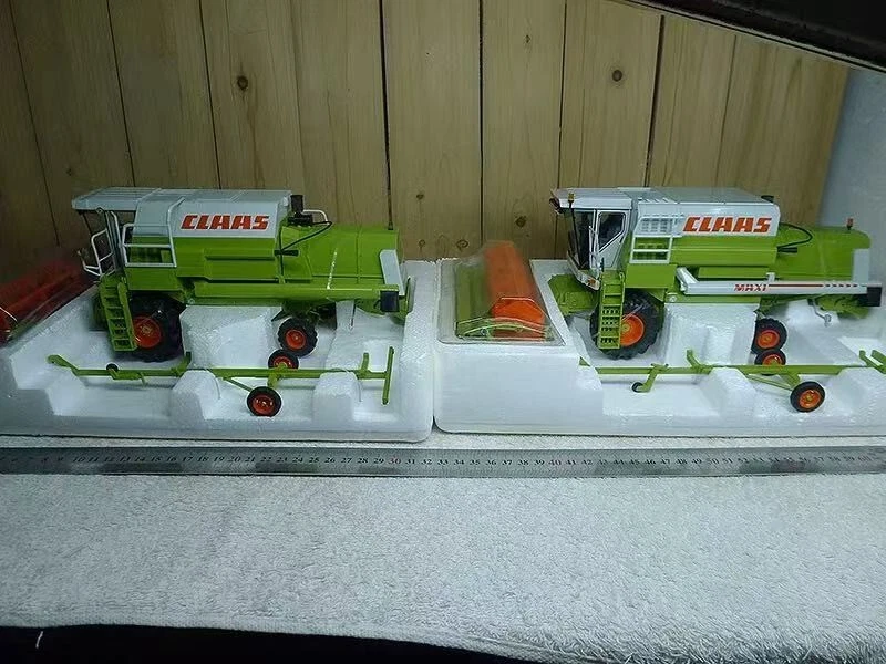 Claas Dominator 88 MAXI Combine Harvester Farm Vehicle Model, France REP 1:32 - Image 4 of 4