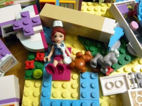 LEGO Friends 41085 Vet Clinic Set Verified Complete w/ Mini Figure and Manual