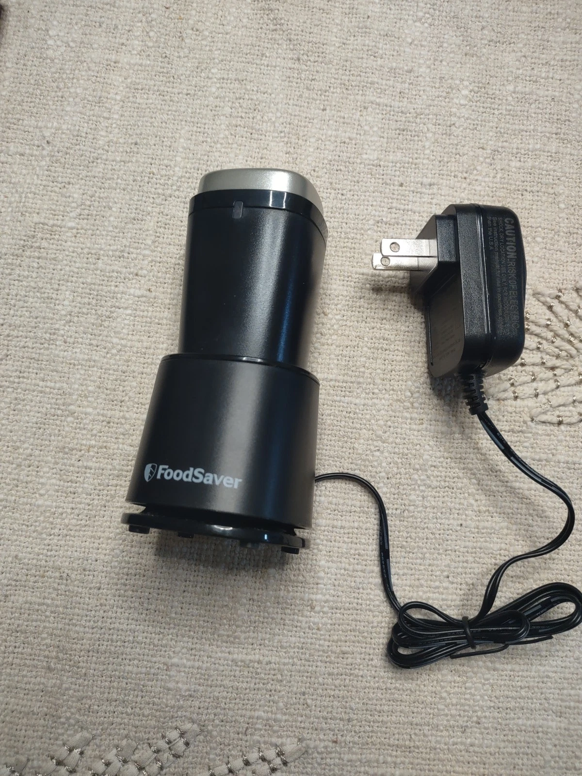 FoodSaver FS1110 Handheld Food Vacuum Sealer Unit And Charging Base, Tested