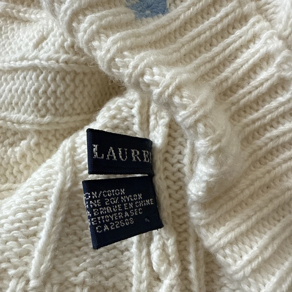 Gorro Ralph Lauren para mujer color crema con logotipo azul claro tejido con cable Foto 4 de 4