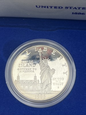 US Liberty Coins 1886-1986 2 coin set- Statue of Liberty & Ellis