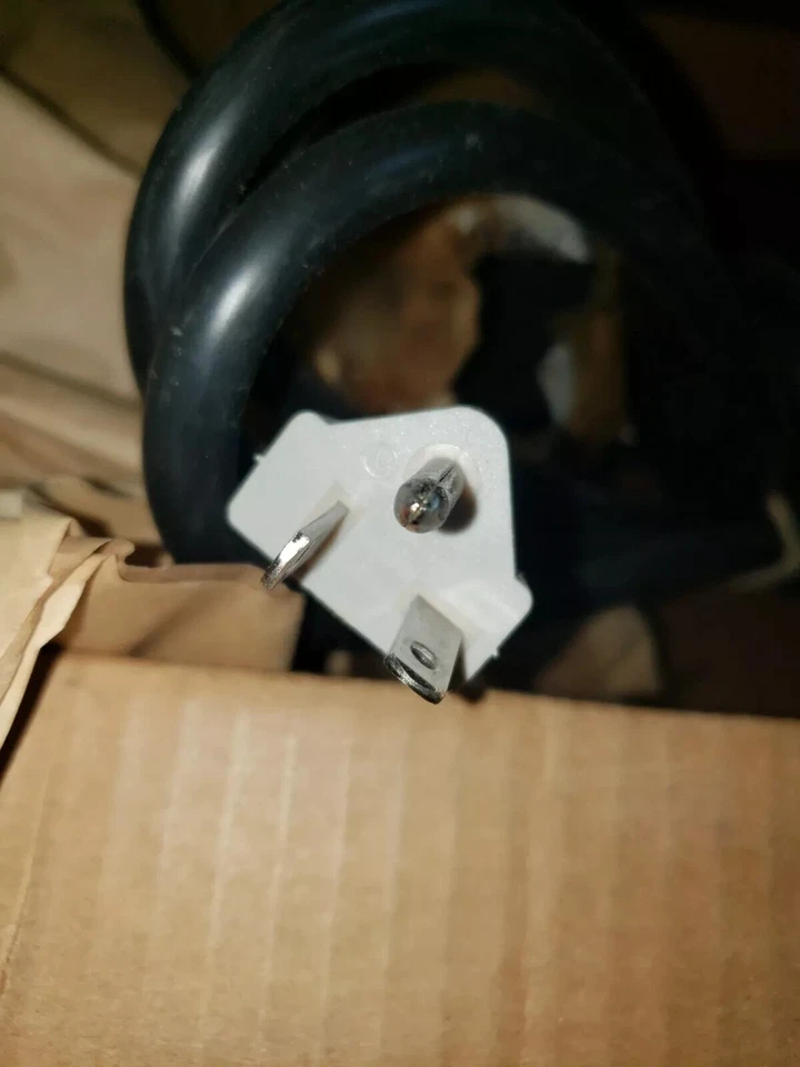 Basic Geist 2VHVR062-102L20ST6 Rack Mount PDU 20A/208V w/ 6 x L6-20R Outlets - Image 3 of 4