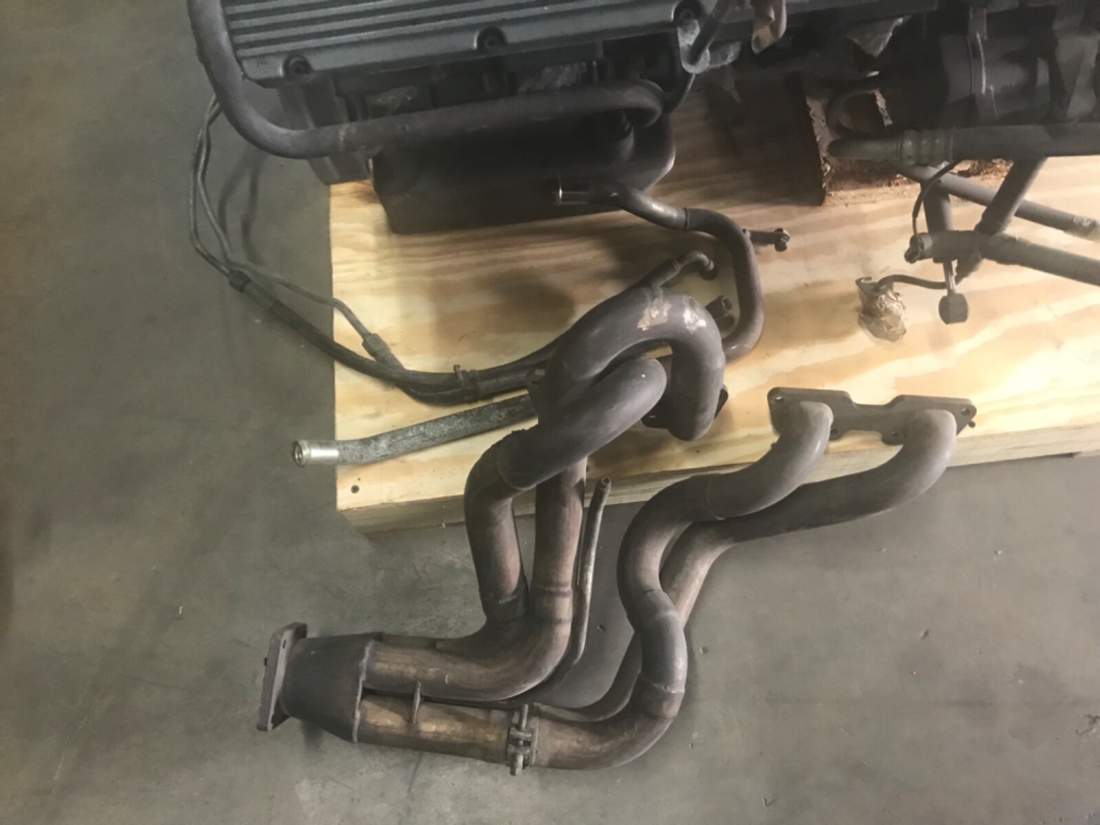 Aston Martin V8  1990 to 2000 -Aluminum- 32 valve = Complete with Accessories