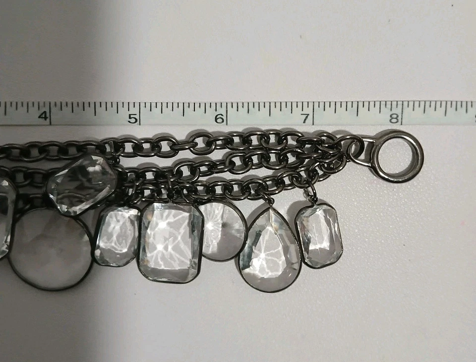 Pulsera JCrew Gruesa De Colección Triple Cadena Lucita Cuelga Dijes 8" Gunmetal Foto 3 de 4