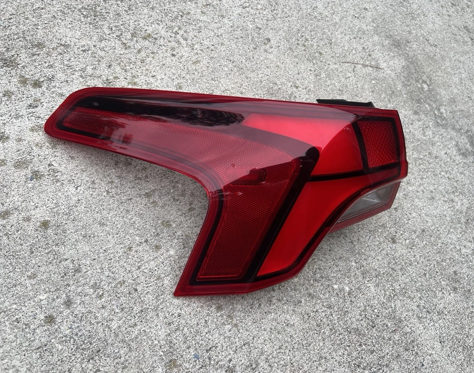 Б/у оригинальный светодиодный задний фонарь со стороны водителя для Hyundai Santa Fe 2021-2023 годов выпуска - Изображение 2 из 4