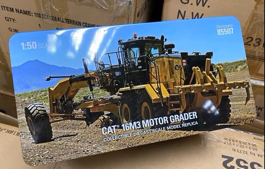 CAT 16M3 MOTOR GRADER 1/50スケール Amazon.com: 1:50 Caterpillar 16M3 Motor Grader - Diecast