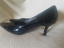 Bella Vita black Patent leather pumps size 8m NWOT