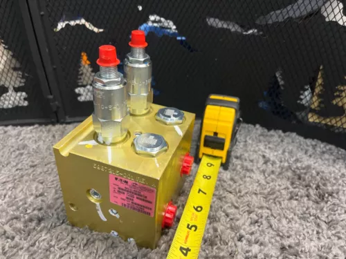 NEW- Eaton MCD-8635 Hydraulic Valve Block Manifold Vickers Cartridge Valve RV3A