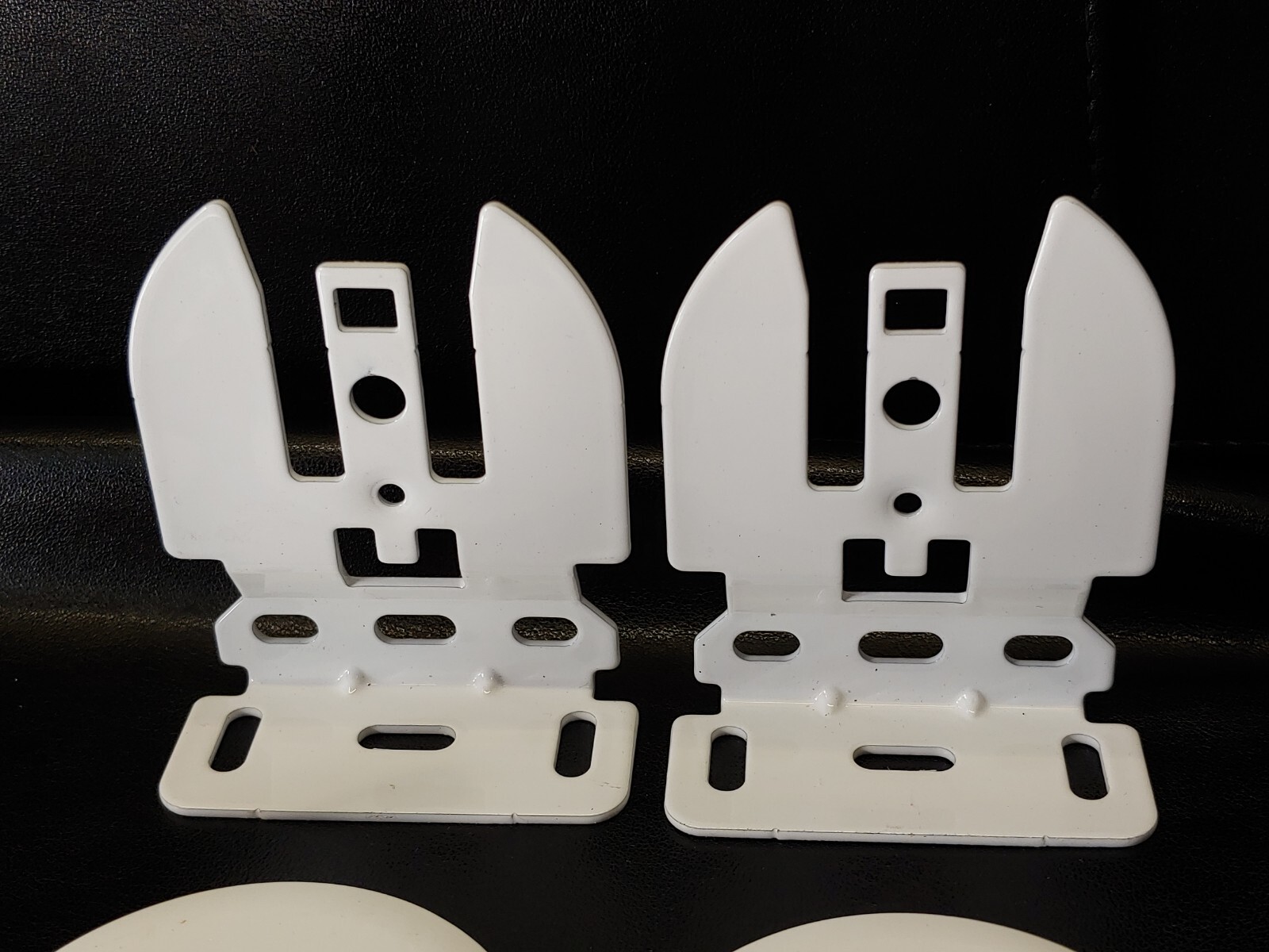 2 Coulisse Roller Blind Bracket Metal, Plastic Covers & Screws White