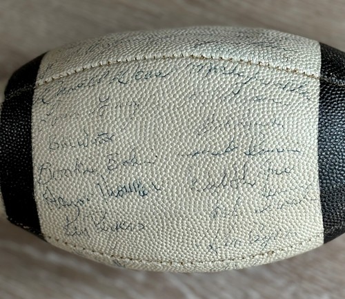 Fútbol firmado por el equipo de los New York Giants 1963, Y.A. Tittle, Sam Huff, Hugh McElhenny - Imagen 13 de 20
