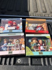Nuevo en caja Lote de 4 conjuntos de edición de coleccionista Kelly & Tommy - Libros de cuentos sin usar, en caja sellada c2000