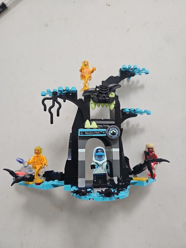 LEGO HIDDEN SIDE: Welcome to the Hidden Side (70427) Incomplete 