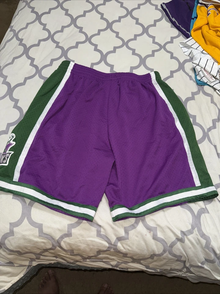Pantalones Cortos Mitchell & Ness NBA Milwaukee Bucks Swingman Road 00-01 Nuevos Foto 3 de 4