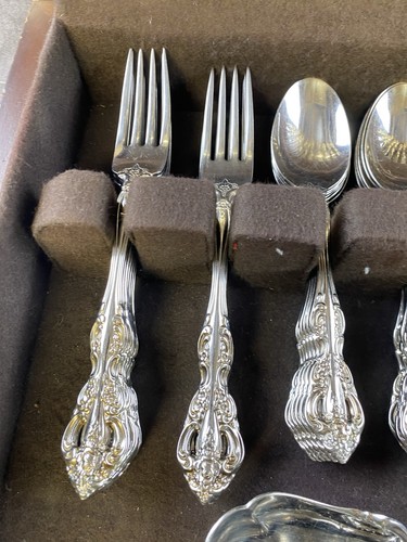 Oneida Michelangelo Erbstück Floral 69-teiliges Besteckset mit Holztruhe - Bild 5 von 8
