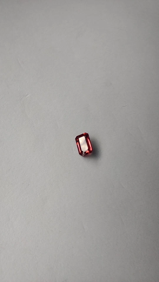 Spinell 0,71ct Vietnam Unbehandelt Kräftiges Rot - Bild 4 von 4