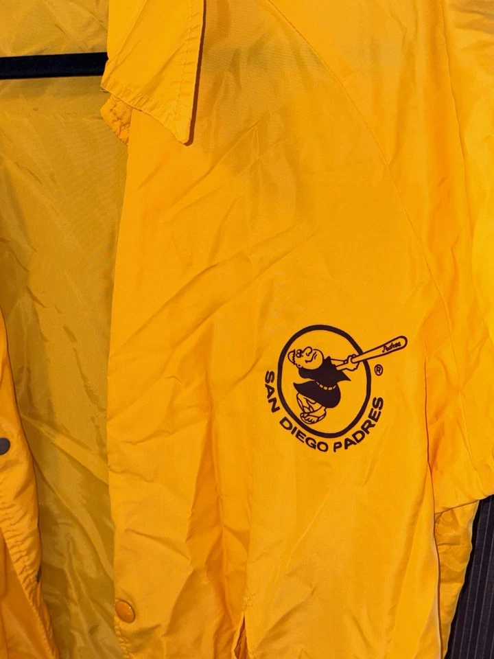Chaqueta cortavientos 1976 San Diego Padres talla L Artex amarillo fraile oscilante rara Foto 3 de 4