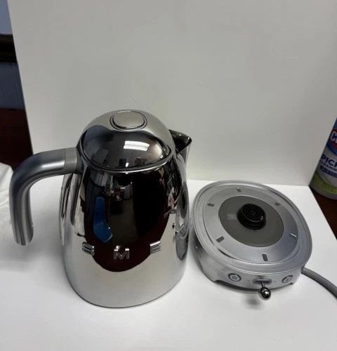 SMEG 50's VARIABLE TEMP ELECTRIC KETTLE IN STAINLESS STEEL-DEMO MODEL / SEK-SS02