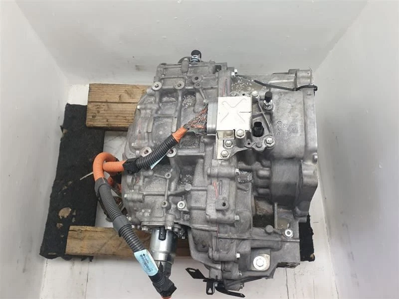 12-18 TOYOTA PRIUS V THREE 1.8L 4 CYLINDER FWD AUTOMATIC TRANSMISSION 2ZRFXE - Image 2 of 4