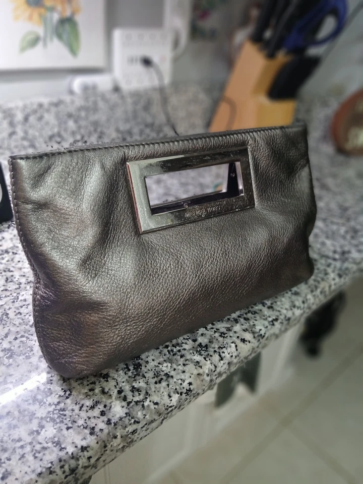 Сумка-клатч Michael Kors BERKLEY ~серебристая металлическая мягкая шагреневая кожа ~ магнитная - Изображение 4 из 4