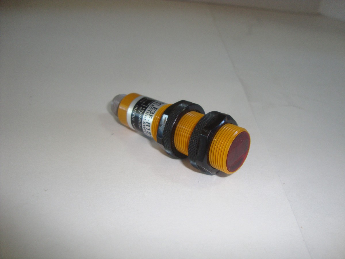 Omron Photoelectric Switch E3F-R1B4-P1 12 to 24 VDC Business Omron Photoelectric Switch E3F-R1B4-P1 12 to 24 VDC Business