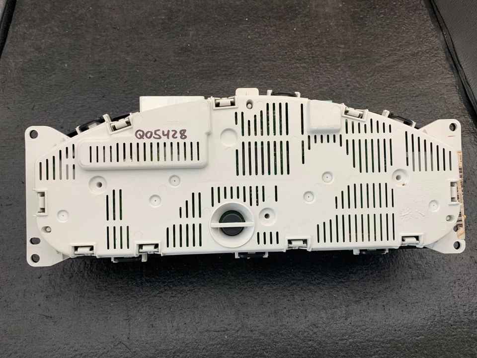 * Cuadro de instrumentos velocímetro Nissan Pathfinder y Xterra 2005 194.023 millas Foto 2 de 3