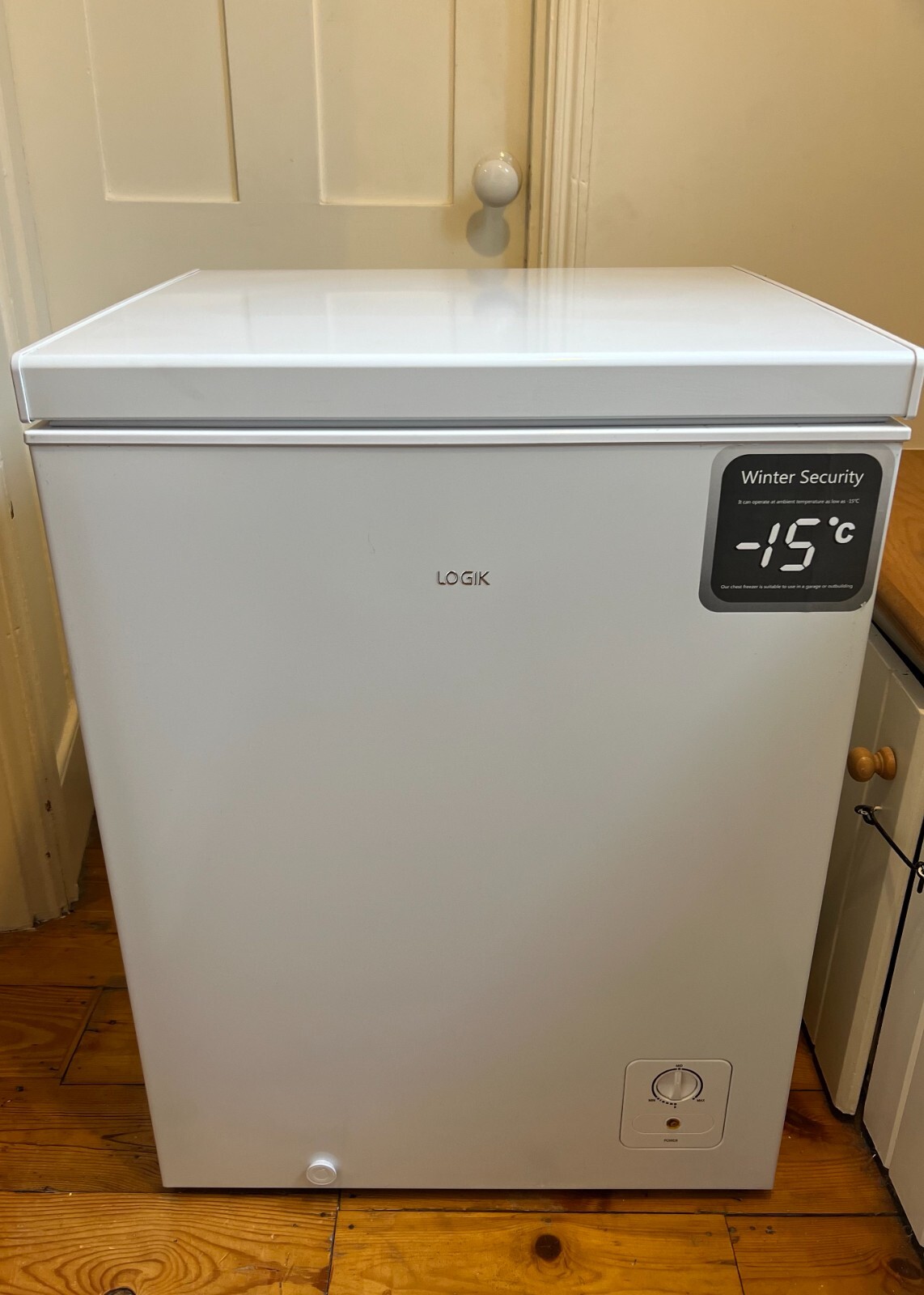 Logik L142CFW20 142L Chest Freezer in good condition hardly used