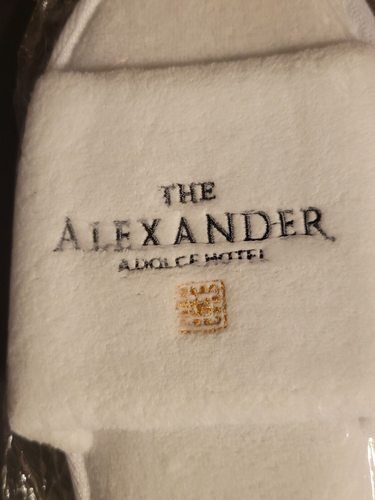The Alexander Hotel Indianapolis Indiana Souvenir Room White Slippers OSFM - NEW - Picture 3 of 8