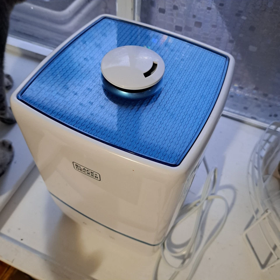 Black and Decker Ultrasonic Humidifier*Cool/Warm Mist*Aromatherapy small white - Image 4 of 4