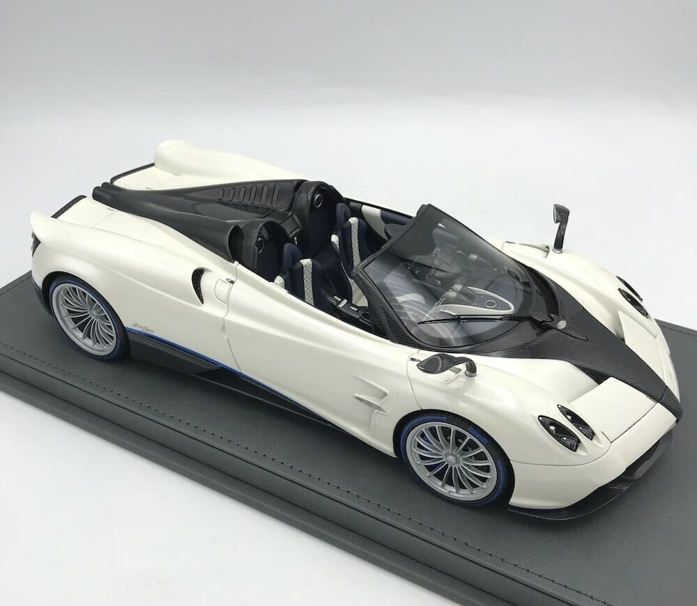 1/18 Pagani Huayra Roadster 2017 (White) Model Car with Showcase