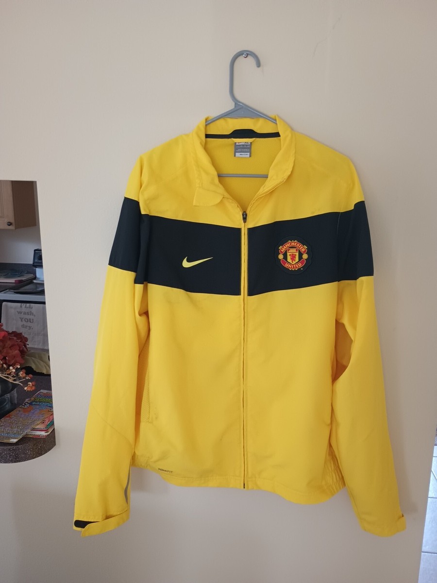 Nike Fit-Dry Jacket Size XL Manchester United In Yellow Nike Fit-Dry Jacket Size XL Manchester United In Yellow