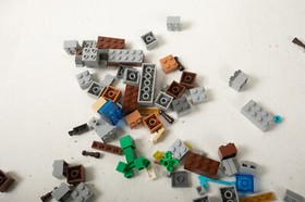 Lego Minecraft (A2R) 21123 The Iron Golem (JSF6) Over 200Pcs Parts Incomplete