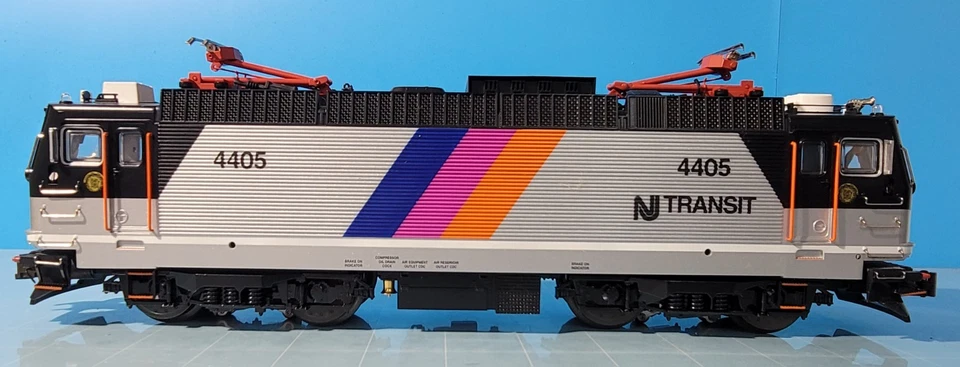 Atlas No. 6205-2 ALP-44 NJ Transit #4405 Electric Locomotive [3-Rail] Locomatic - Image 3 of 4