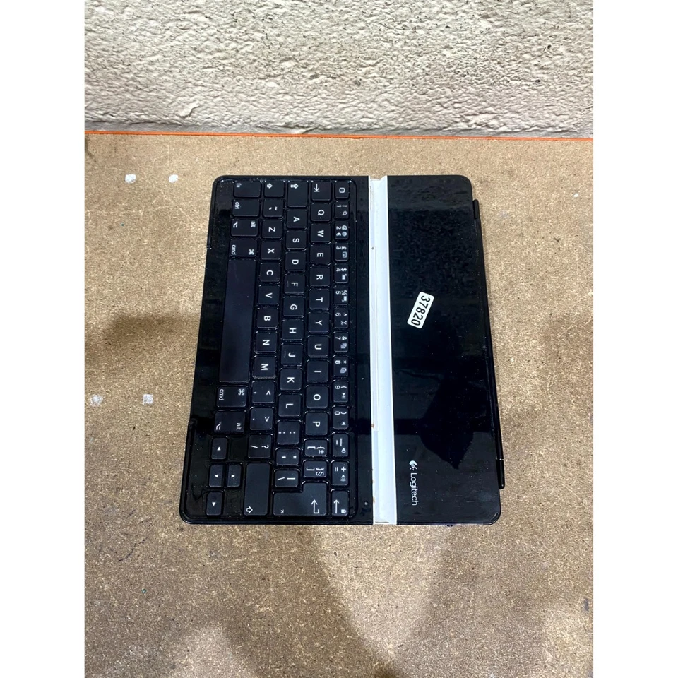 Logitech Slim Keyboard Cover Black Bluetooth Wireless QWERTY Standard for iPad - Image 4 of 4