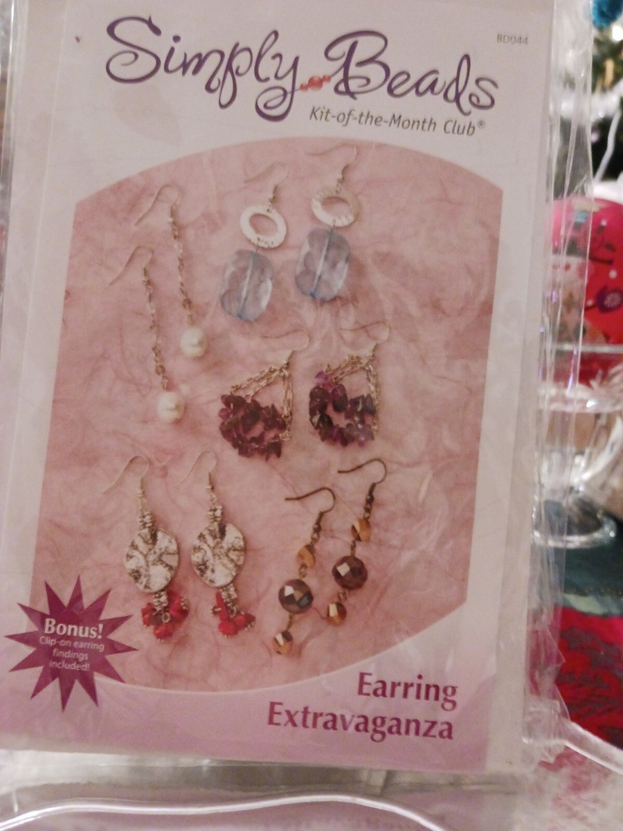 SIMPLY BEADS KIT 0F THE MONTH EARRING EXTRAVAGANZA NEW, Rare