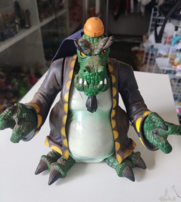 Crash Bandicoot Komodo Moe フィギュア 1998 Crash Bandicoot Komodo Moe Action Figure W/Swords | eBay