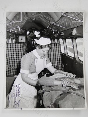 Krankenschwester Patient BEA Scottish Air Ambulance Service Reiher Flugzeug um 1960 Foto