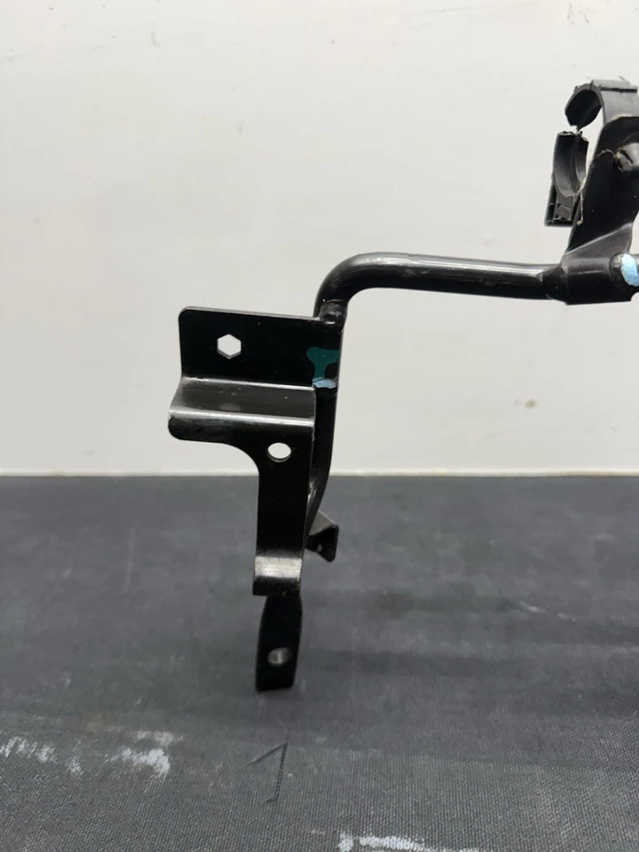 Bandeja de batería genuina GM 2008-2012 Chevrolet Pontiac Saturn Aura soporte 25820740 Foto 3 de 4