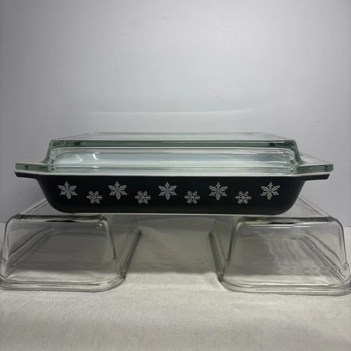Vintage Pyrex Black Snowflake Space Saver Dish With Lid 548-B 1-1/4QT. USA.🇺🇸