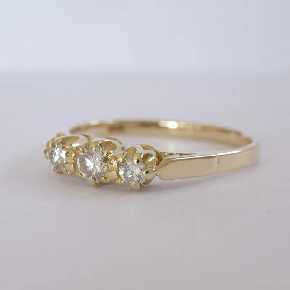 18ct Yellow Gold Diamond Trilogy Ring 1980’s Vintage Solid Gold Hallmarked 750 - Image 4 of 4