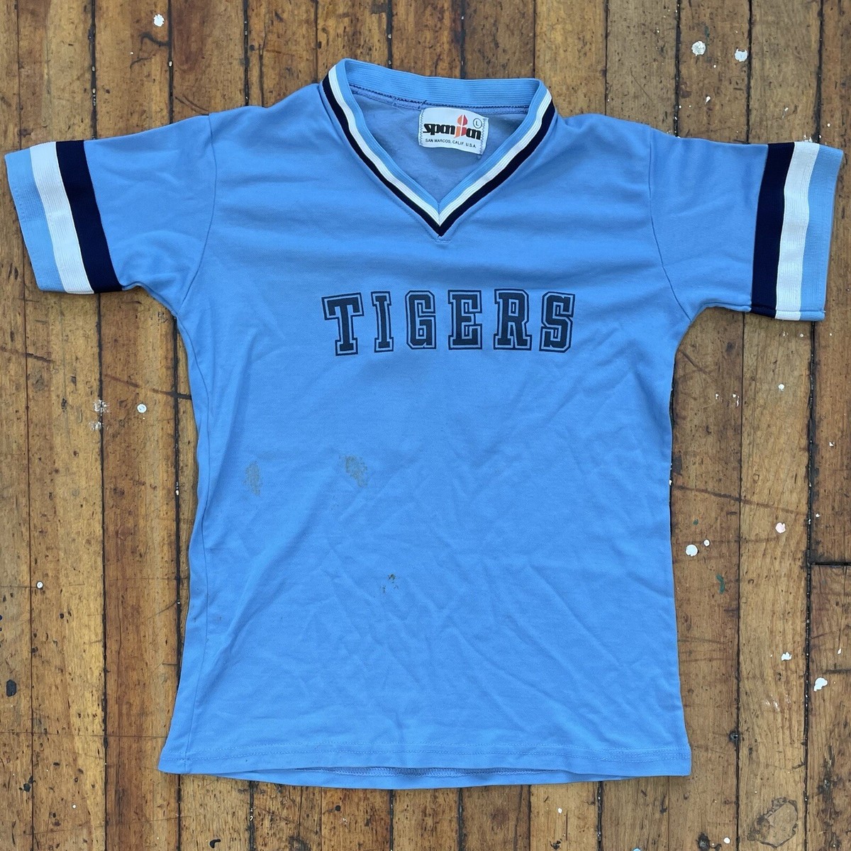 Vintage 80's TIGERS Armand's Sunoco #11 Large Youth V-Neck Little