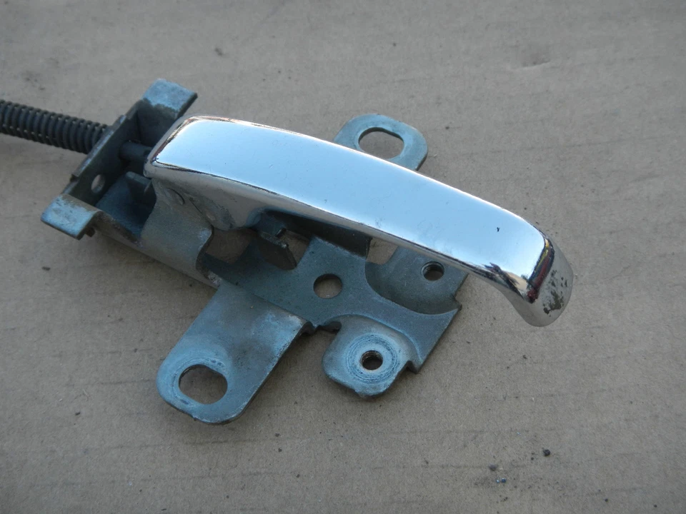 RIGHT HAND FRONT DOOR INTERIOR HANDLE 1980 80 NISSAN DATSUN 210 310 BLUEBIRD - Image 3 of 4