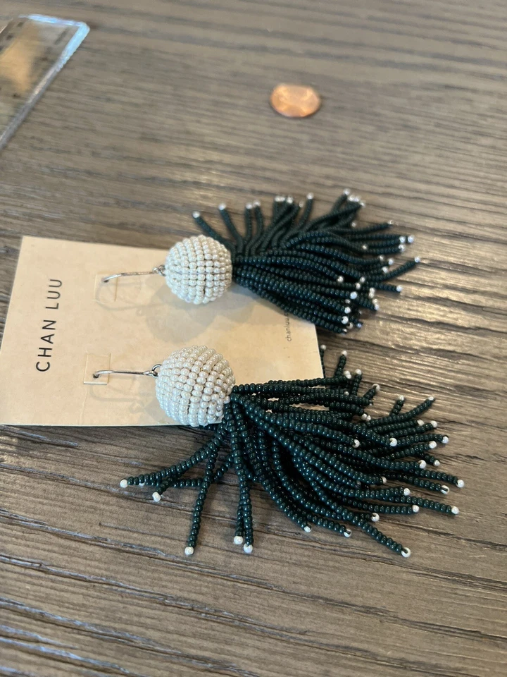 NUEVO CON ETIQUETAS Auténticos Pendientes Chan Luu Verde y Perla Blanco Cuentas Discoteca Bola y Borla Foto 3 de 3