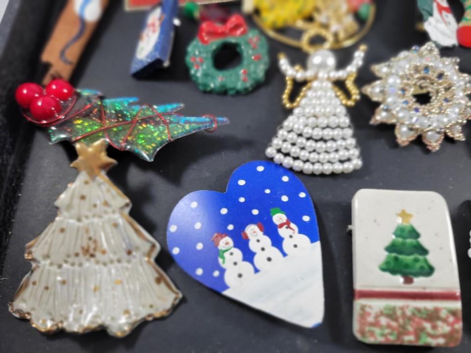 Christmas Artisan Handmade Brooch Pin Stone Bead Shell Domino Ceramic