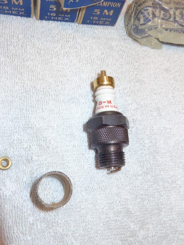 ( 1 ) .. ‘NOS’ Champion 5M Spark Plug ..‘Brass Hat’ .. 2 Ring Design .. USA Made - Picture 16 of 18