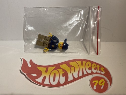 LEGO SET 4066 POLICE OFFICER MINIFIGURE FROM LIMITED BLUE DISPLAY CASE VHTF NEW - Picture 4 of 4