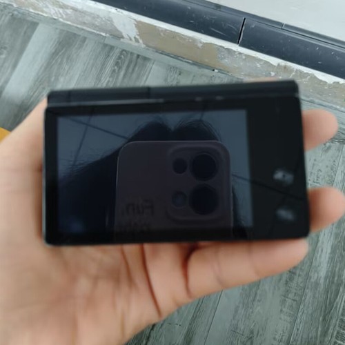 Samsung MV800 Flip-out Selfie 5x Zoom 16 Megapixels Touch Vlog Camera Test - Picture 5 of 7