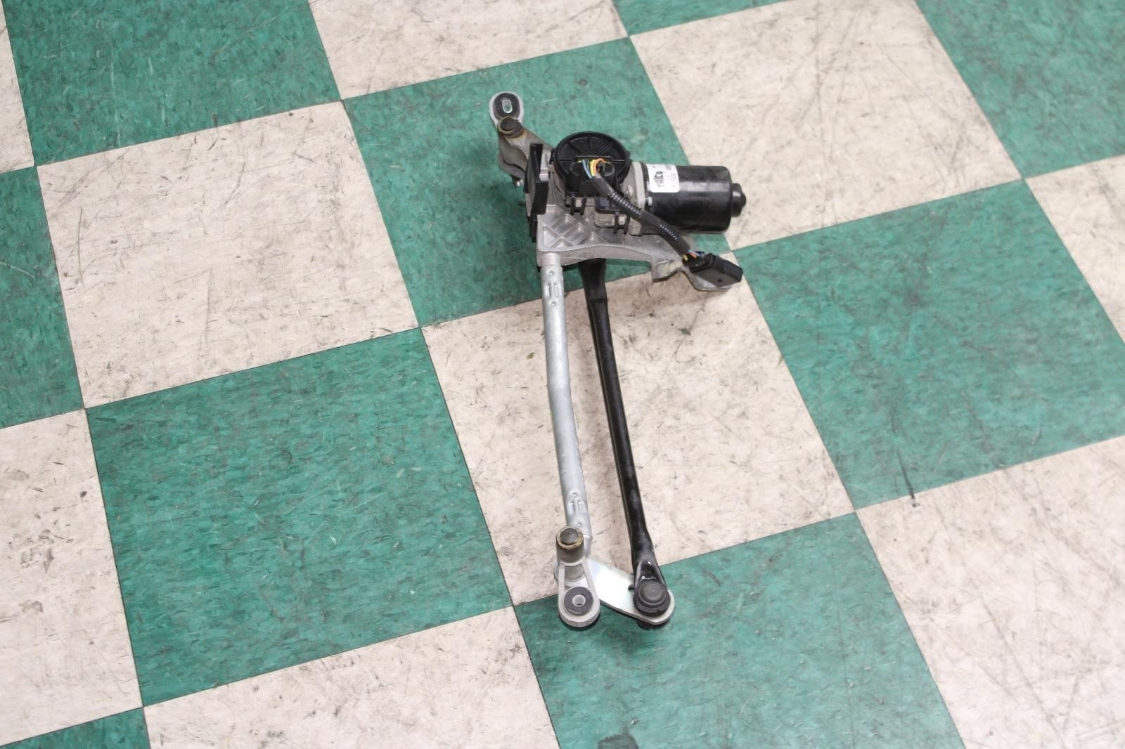 Maserati Quattroporte 2014-2021 FRONT Windshield wiper motor