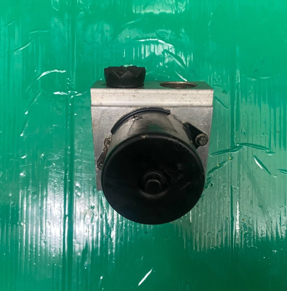 2007 - 2010 Chevy Silverado 1500 Sierra & GMC Yukon ABS Module & Pump 25802684 - Image 3 of 3